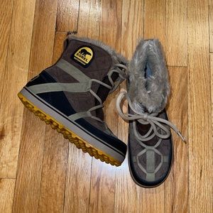 Sorel Glacy Explorer Winter Boot